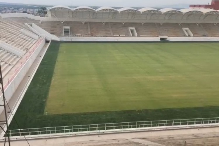 Com capacidade para receber mais de 17 mil torcedores, Arena Romeirão, localizada em Juazeiro do Norte deve ser entregue no final de março deste ano. 