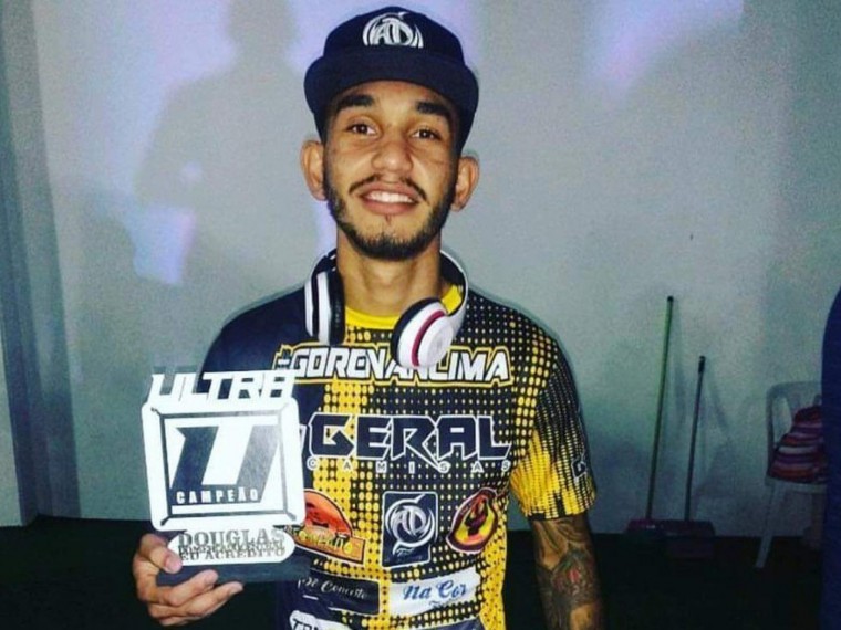 O lutador Renan Lima, 26, também era motorista de aplicativo. Estratégia para complementar a renda familiar(Foto: Reprodução/Instagram)