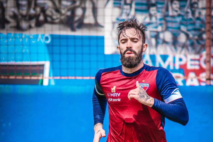 Meia Matheus Vargas em treino do Fortaleza no Centro de Excelência Alcides Santos, no Pici