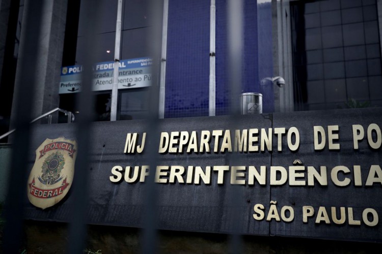 PF faz operação contra fraudes na concessão de benefícios do INSS