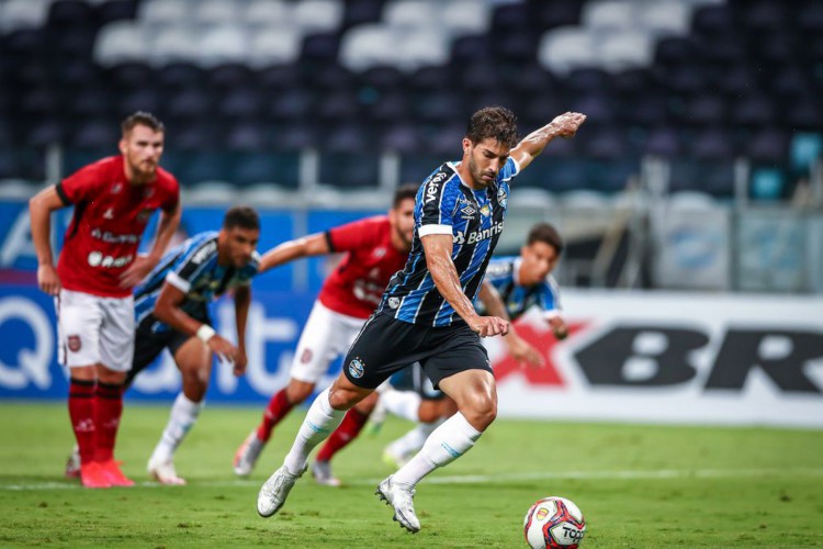 Brasil de Pelotas e Grêmio se enfrentam pelo Campeonato Gaúcho 2022 hoje, 29: onde assistir ao vivo e horário do jogo.  