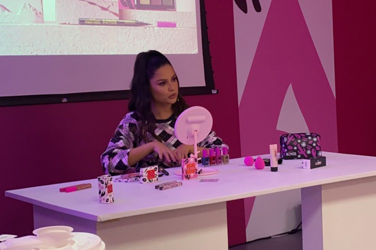 Juliette realizou uma masterclass com os produtos da coleção 'Bonita'