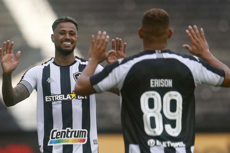 Botafogo sela primeira vitória no Carioca ao bater Bangu por 2 a 0