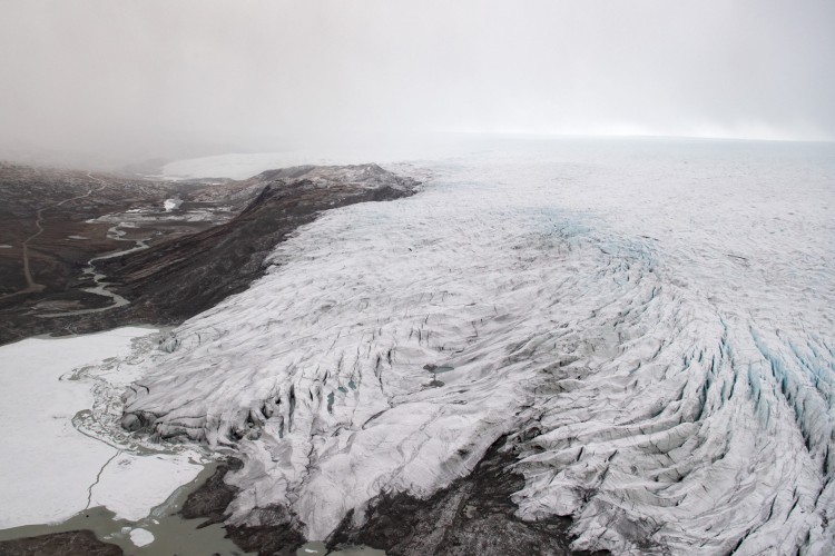 Nesta foto de arquivo tirada em 20 de maio de 2021, o gelo recua em calotas polares e fiordes perto de Kangerlussuaq, Groenlândia