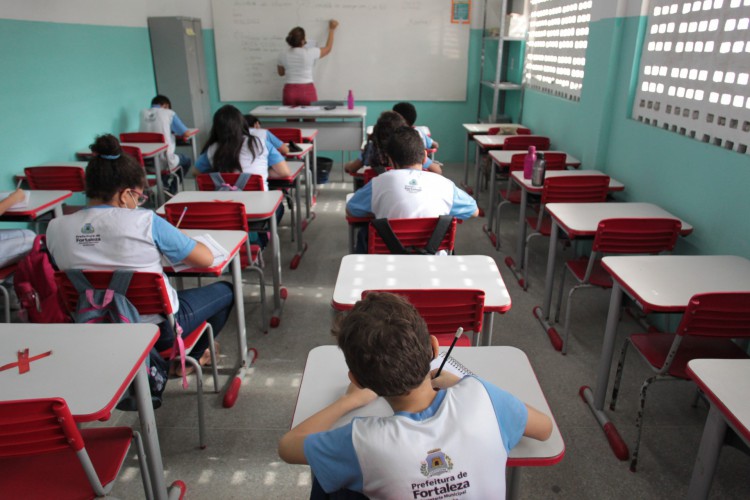 Os alunos da rede municipal de ensino de Fortaleza serão beneficiados com um novo programa de tecnologia da educação, que prevê salas de inovação educacional e laboratórios móveis de ciência