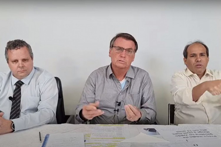 Bolsonaro desconhece origem de Padre Cícero e chama nordestinos de 'pau de arara'