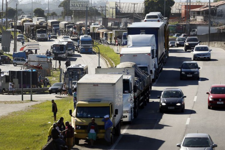 Ameaça de greve dos caminhoneiros: confira as últimas notícias de hoje, 11, em meio à alta no preço da gasolina