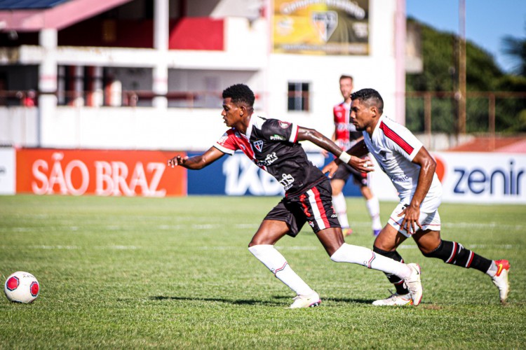 Ferroviário e Atlético-CE ficam no empate com emoções nos minutos finais