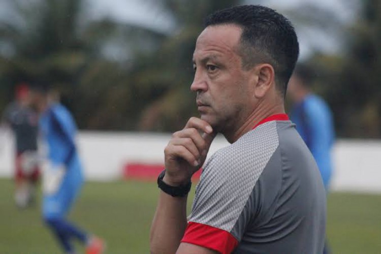 Paulinho Kobayashi durante treino no Ferroviário 