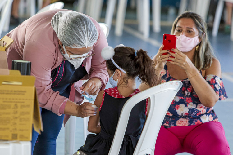 Postos de saúde funcionarão apenas no sábado, 12; Centro de Eventos será local de vacinação para repescagem durante todo o fim de semana