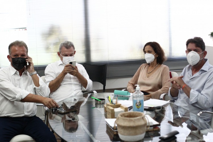 ￼André Figueiredo, Sarto, Izolda Cela e Cid Gomes, na reunião do PDT