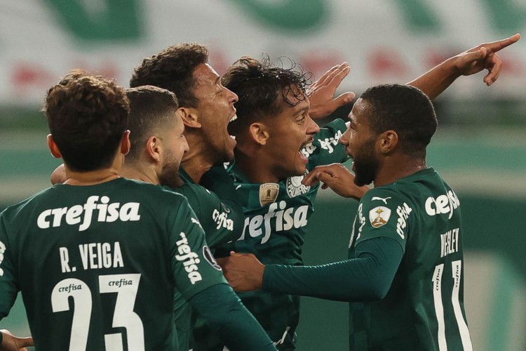 Palmeiras joga contra o Al-Ahly hoje, terça, 08, pelo Mundial de Clubes da FIFA; veja onde assistir ao vivo aos jogos do dia e horário. 