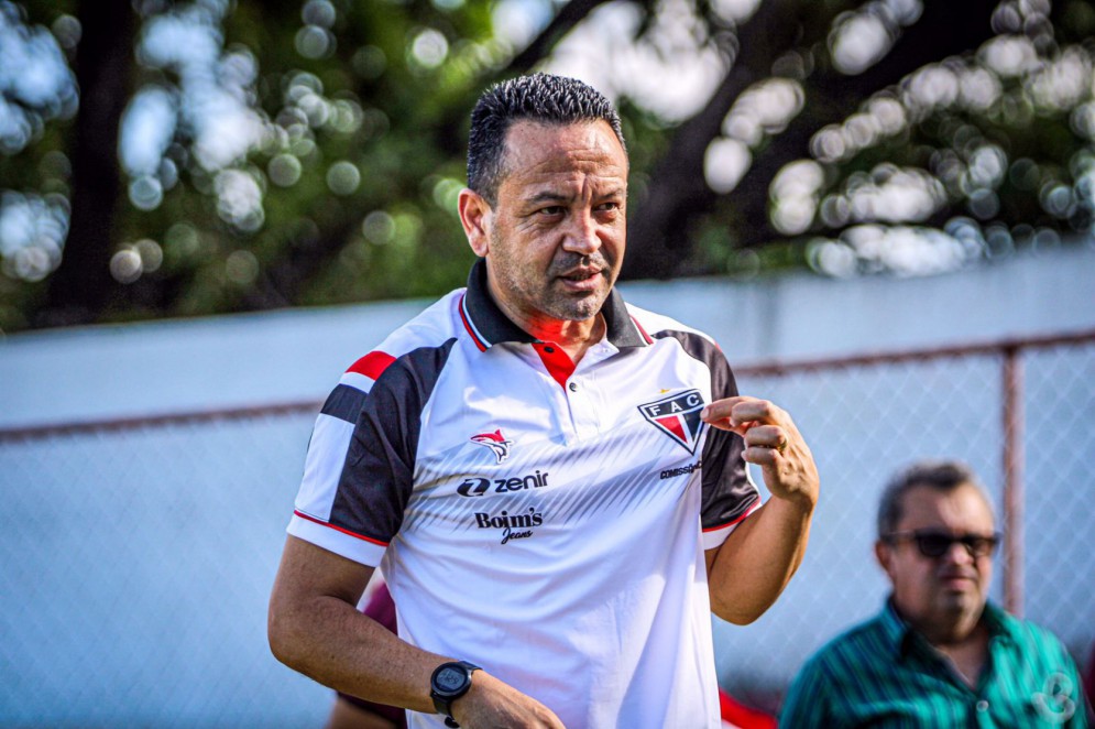 Treinador Paulinho Kobayashi: sonho é colocar o time na série A(Foto: Lenilson Santos)