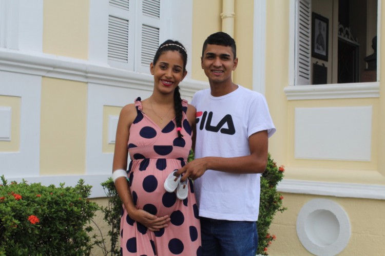 Layanne e Francisco em ensaio fotográfico realizado na Santa Casa de Sobral