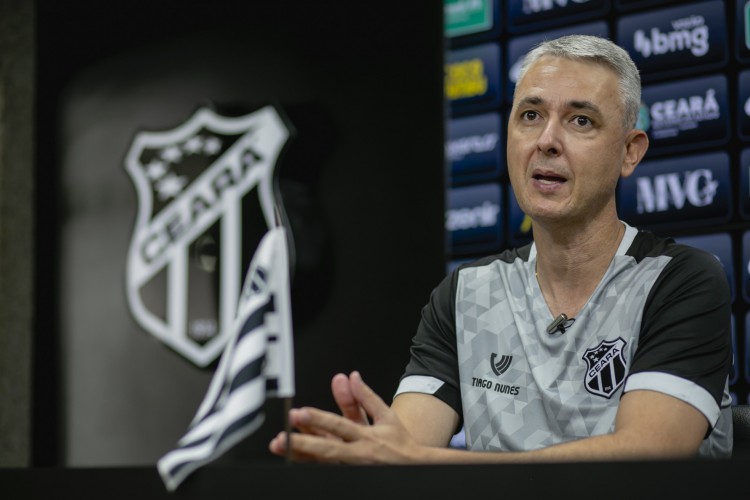 FORTALEZA, CE, BRASIL, 10-02.2022: Tiago Nunes, Tecnico do Ceara, da entrevista ao Jornal O POVO excliva falnado do clube, contrataçōes e equipe. em epoca de COVID-19. (Foto:Aurelio Alves/ Jornal O POVO)