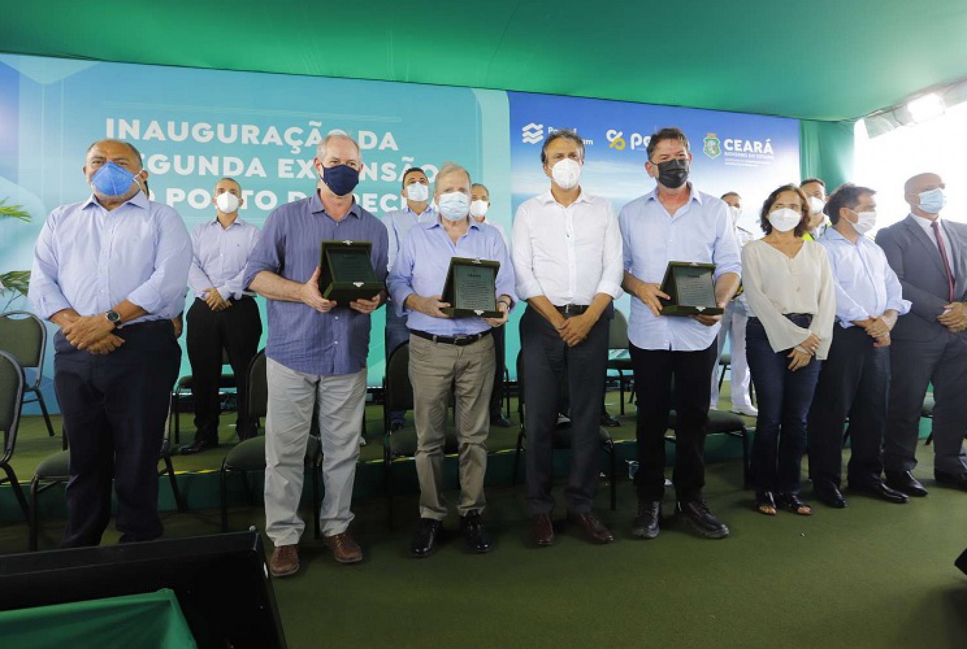 Camilo Santana com os ex-governadores Tasso Jereissati, Ciro Gomes e Cid Gomes (Foto: DIVULGAÇÃO)