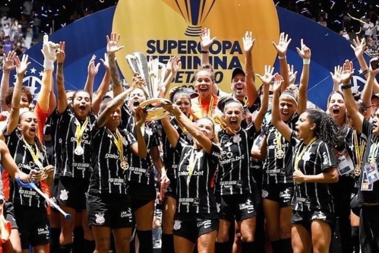 Corinthians é campeão da Supercopa feminina