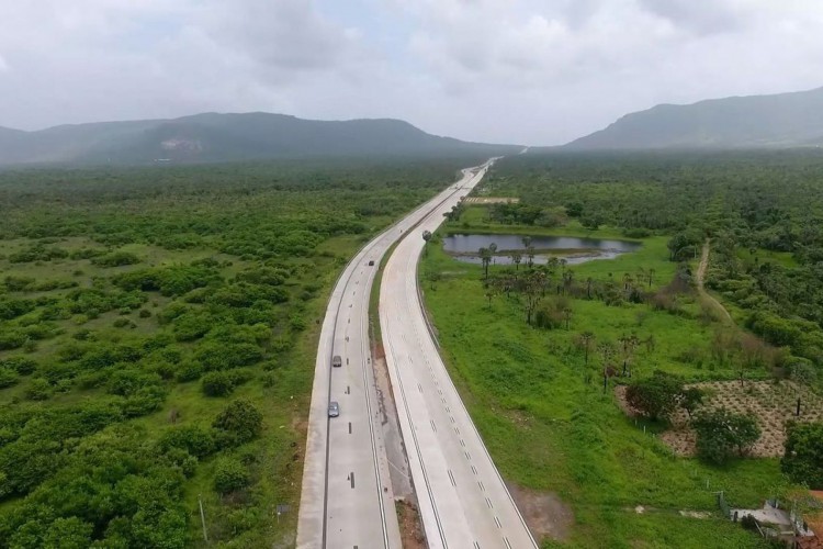 A interdição da BR-222 vai possibilitar o transporte de estruturas de concreto para a montagem de uma ponte rodoviária no local.