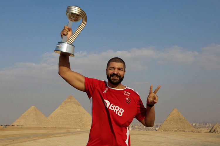 Olivinha faz história no Flamengo como bicampeão mundial de basquete