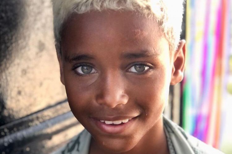 Imagens do rosto de Davi, um menino de 11 anos, da Cidade de Deus, viralizaram na internet e lhe renderam trabalhos como modelo 