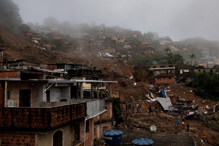 Tragédia em Petrópols. View of the scene after a mudslide in Petropolis, Brazil on February 16, 2022. - Large scale flooding destroyed hundreds of properties and claimed at least 34 lives in the area. (Photo by CARL DE SOUZA / AFP).