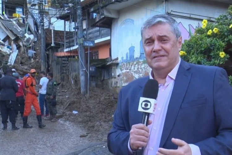 Jornalista Flávio Fachel se emocionou ao relatar a destruição em Petrópolis após fortes chuvas