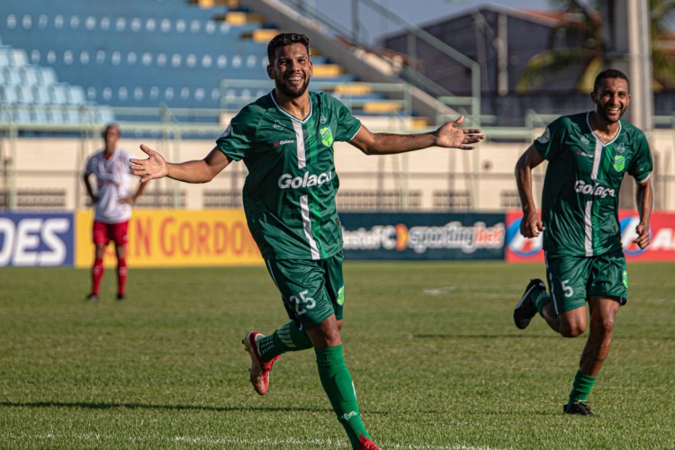 Floresta x Sergipe, pela Copa do Nordeste, no estádio Domingão