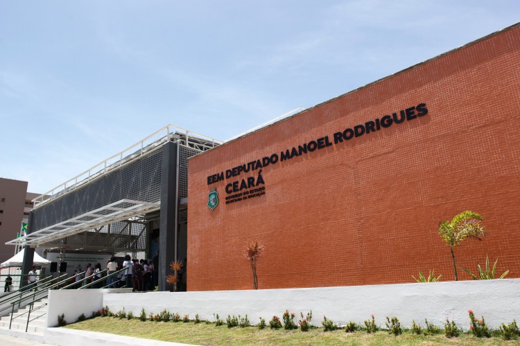 FORTALEZA,CE, BRASIL, 18.02.2022: Fachada da nova sede da Escola de Ensino Médio Deputado Manoel Rodrigues. Vicente Pinzón.   (Fotos: Fabio Lima/O POVO)