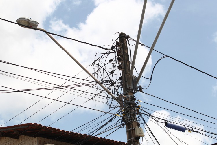 Cobrança de taxa por uso compartilhado de poste era debatida no Estado desde fevereiro