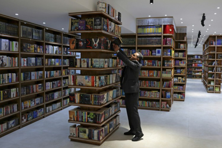 ￼Livraria Samir Mansur reabriu após bombardeio