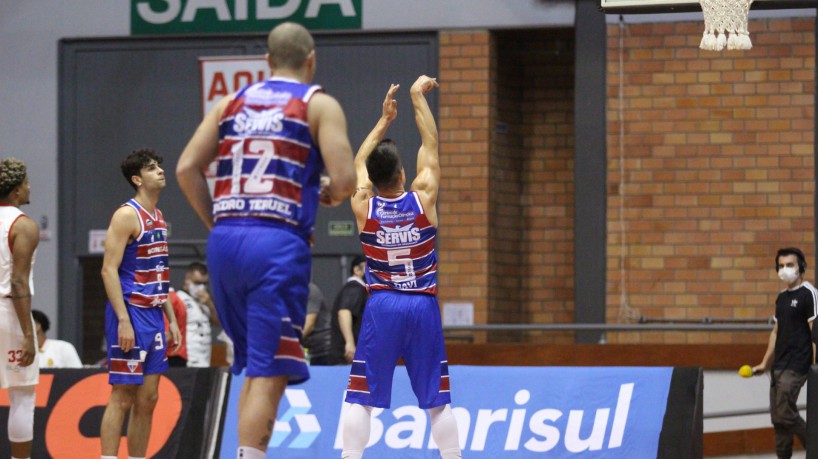 Fortaleza perde para o Pinheiros na NBB