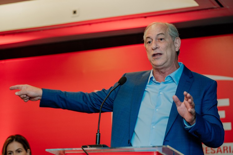 ￼CIRO busca apoios para 
impulsionar candidatura