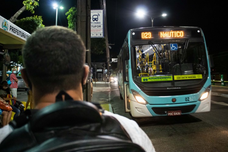 No início deste ano entrou em vigor o reajuste de 8,33% das passagens do transporte coletivo para 2022


