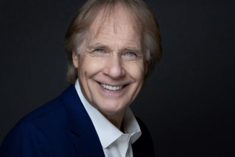 Pianista Richard Clayderman lança novo disco