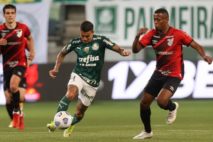 Athletico-PR e Palmeiras se enfrentam pela Recopa Sul-Americana hoje, 23; onde assistir ao vivo e horário do jogo.  