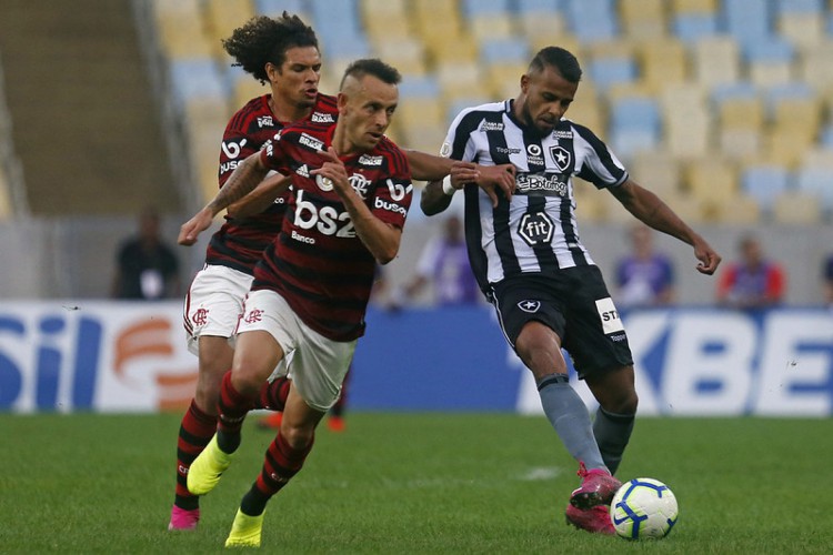 Botafogo e Flamengo se enfrentam pelo Brasileirão Série A 2022 hoje, 28; onde assistir ao vivo e horário do jogo.