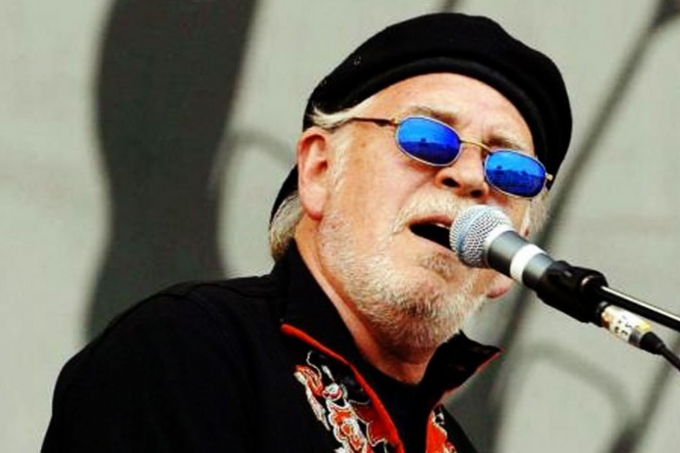 Gary Brooker, vocalista do Procol Harum, morre aos 76 anos