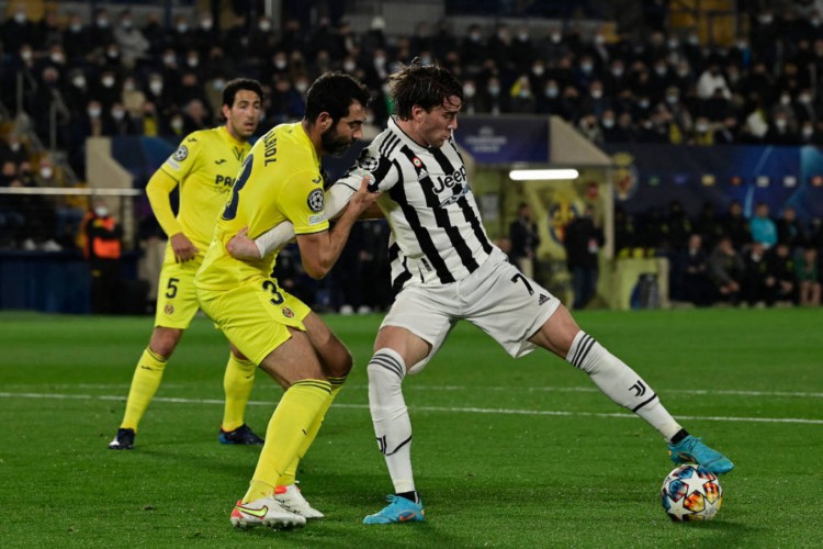 Atacante Vlahovic, da Juventus, marcou um dos gols do empate por 1 a 1 diante do Villarreal pelo jogo de ida oitavas da Champions League