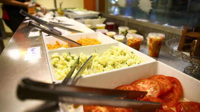 Comida servida em restaurante em Brasília.