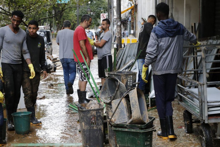 Governo libera R$ 479,8 milhões para áreas atingidas por chuvas