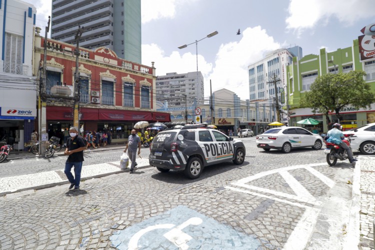 Lojas do Centro, Monsenhor Tabosa e shoppings abrirão no feriado estadual desta semana.