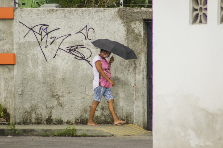 FORTALEZA, CE, BRASIL, 25.02.2022: Chuvas - Pontos de alagamento em Fortaleza tambem tem presença de acumulo de lixo (Foto:Thais Mesquita/OPOVO)