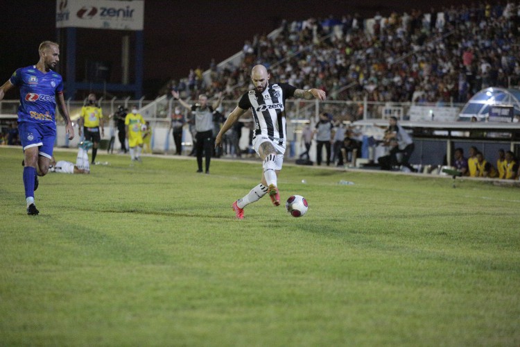 Iguatu e Ceará foram aos pênaltis em busca da vaga na semifinal do Campeonato Cearense. 