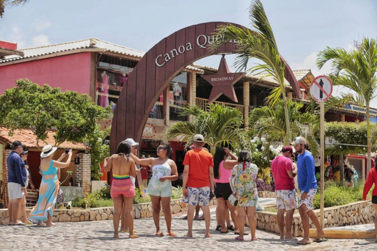 Canoa Quebrada, cidade do litoral leste, é um dos principais destinos do cearense no período de Carnaval