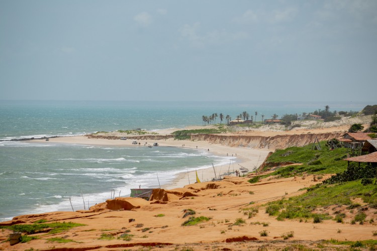 Praia de Canoa Quebrada, em Aracati, está própria para banho; todo o litoral do Ceará, fora da Capital, está com águas em bom estado de limpeza