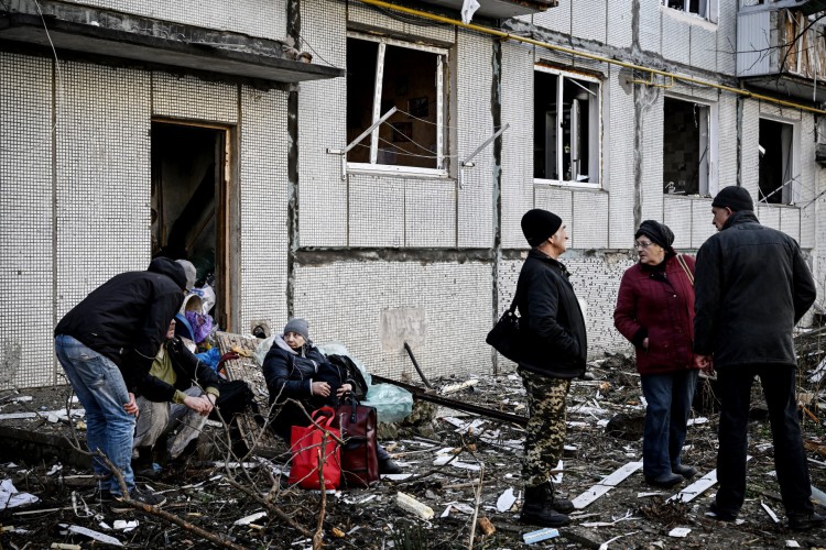 Milhares de moradores de Kiev fugiram para o oeste da Ucrânia na madrugada de ontem sexta, 25