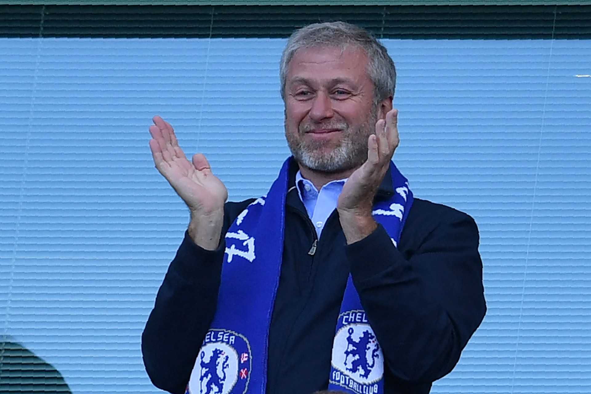 Próximo de Vladimir Putin, magnata russo Roman Abramovich, dono do Chelsea, entrega comando do clube após Rússia invadir à Ucrânia (Foto: Ben Stansall / AFP)