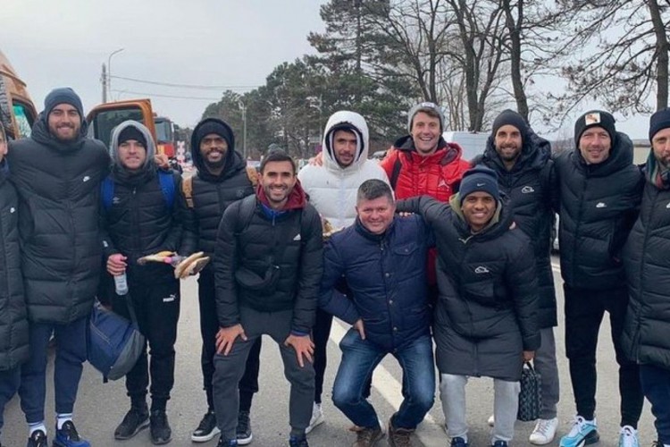 Jogadores conseguem deixar a Ucrânia e trio está de volta ao Brasil