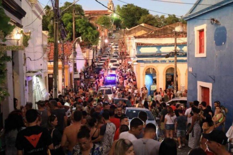 Aglomeração na Rua do Amparo, Sítio Histórico de Olinda