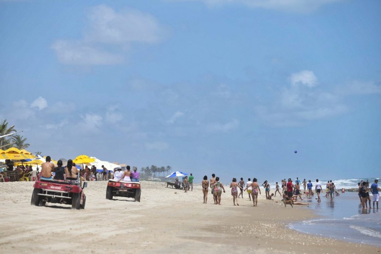 A movimentação na Praia das Fontes, em Beberibe, foi tranquila no domingo de Carnaval